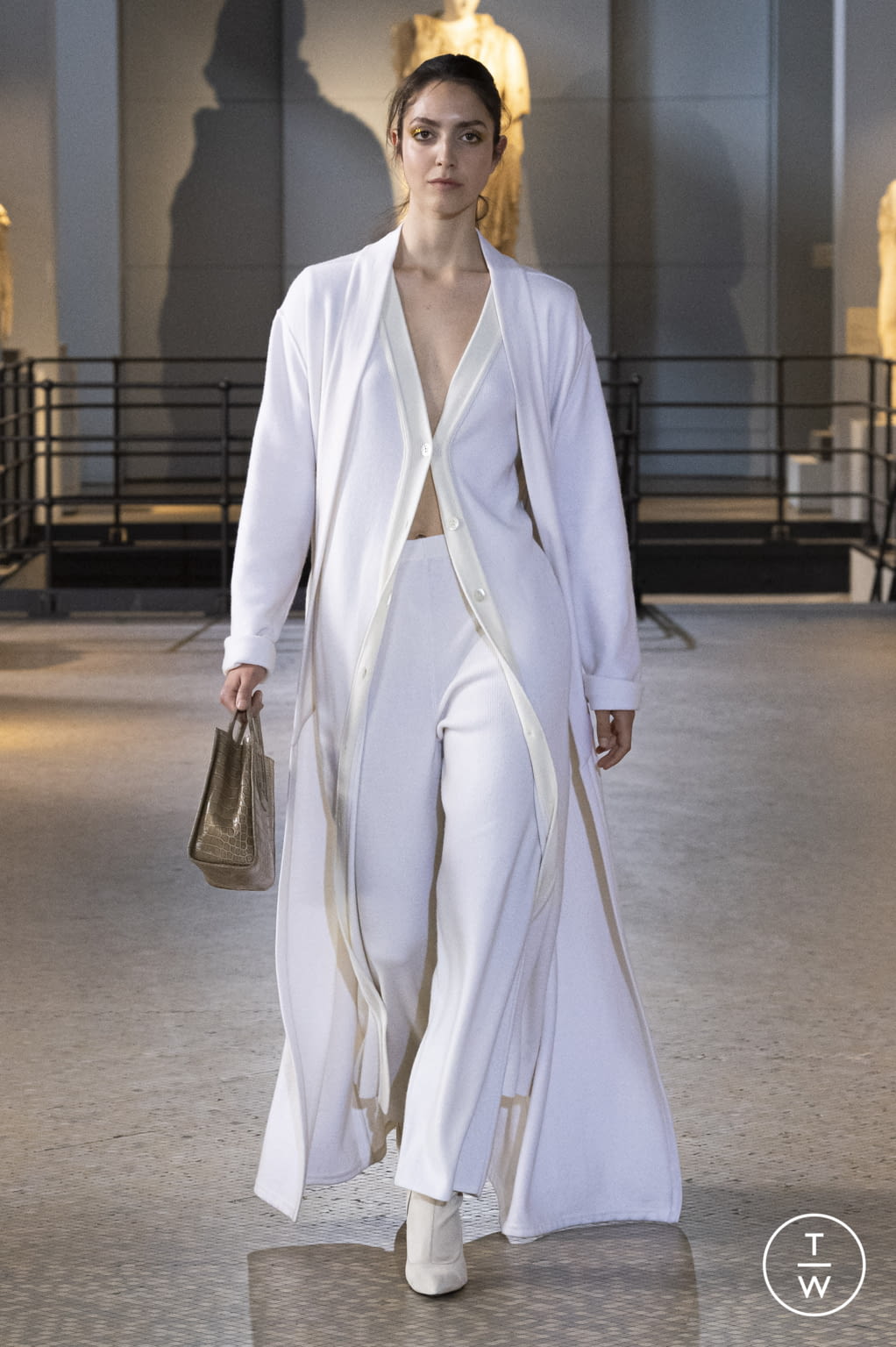 Fashion Week Milan Fall/Winter 2022 look 4 de la collection Laura Biagiotti womenswear