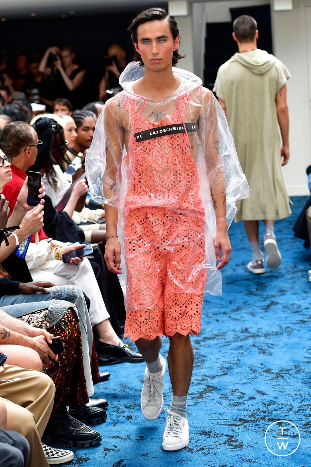 Fashion Week Paris Spring/Summer 2024 look 32 de la collection Lazoschmidl menswear