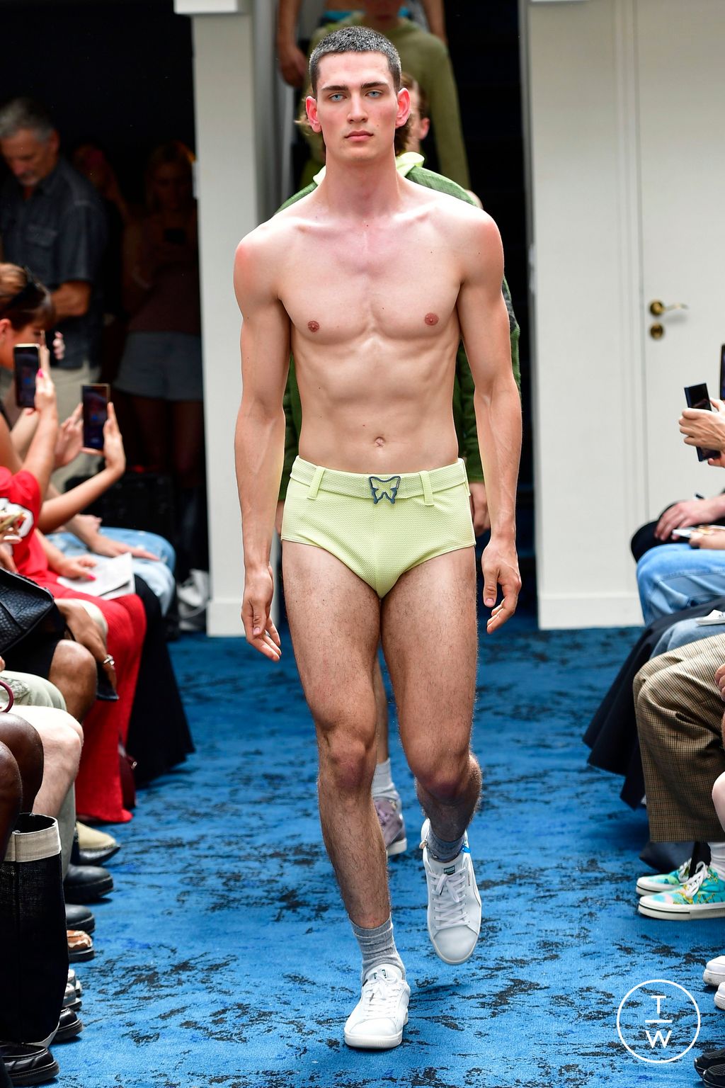 Fashion Week Paris Spring/Summer 2024 look 33 from the Lazoschmidl collection 男装