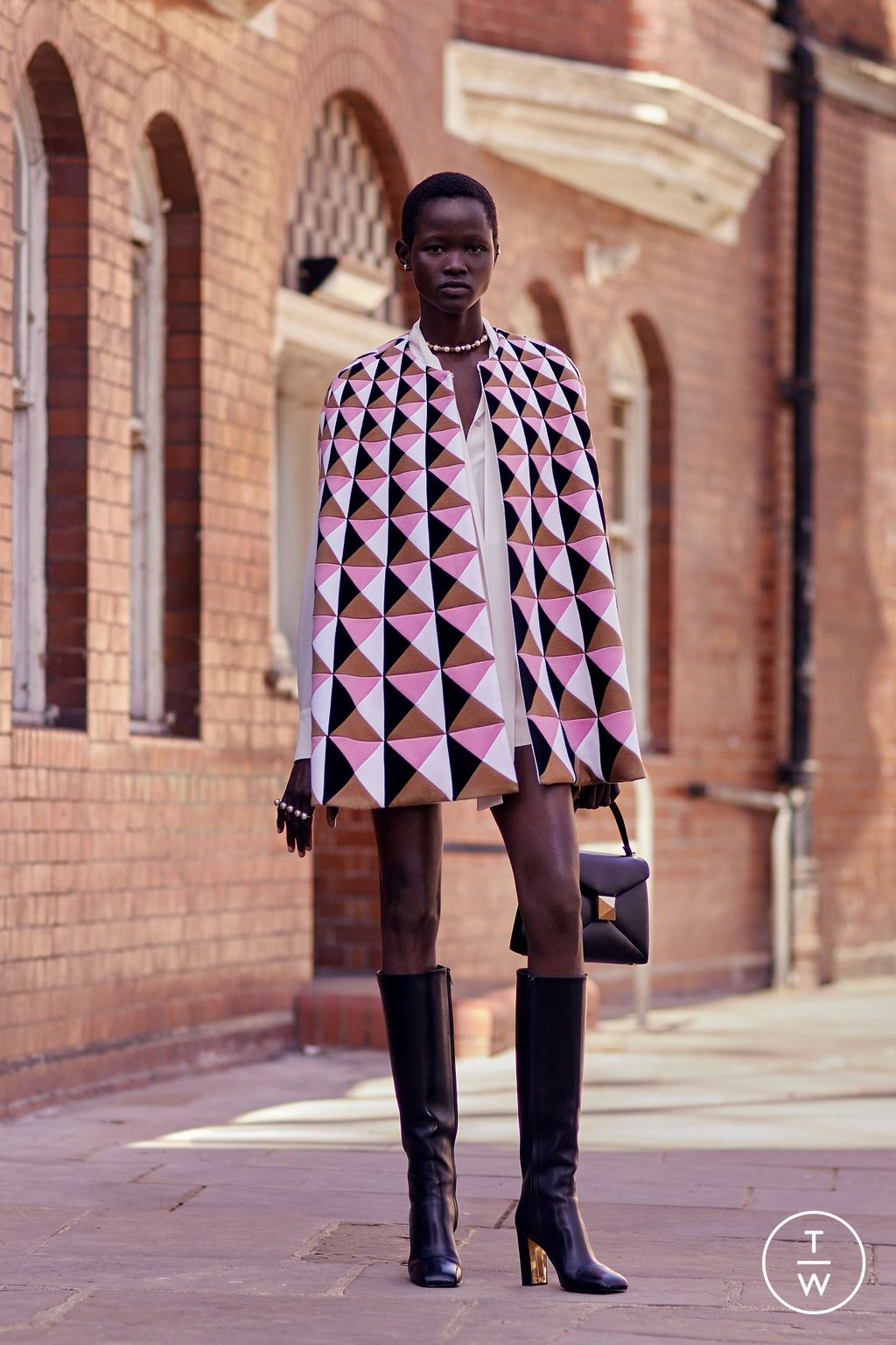 Fashion Week Paris Pre-Fall 2022 look 30 from the Valentino collection womenswear
