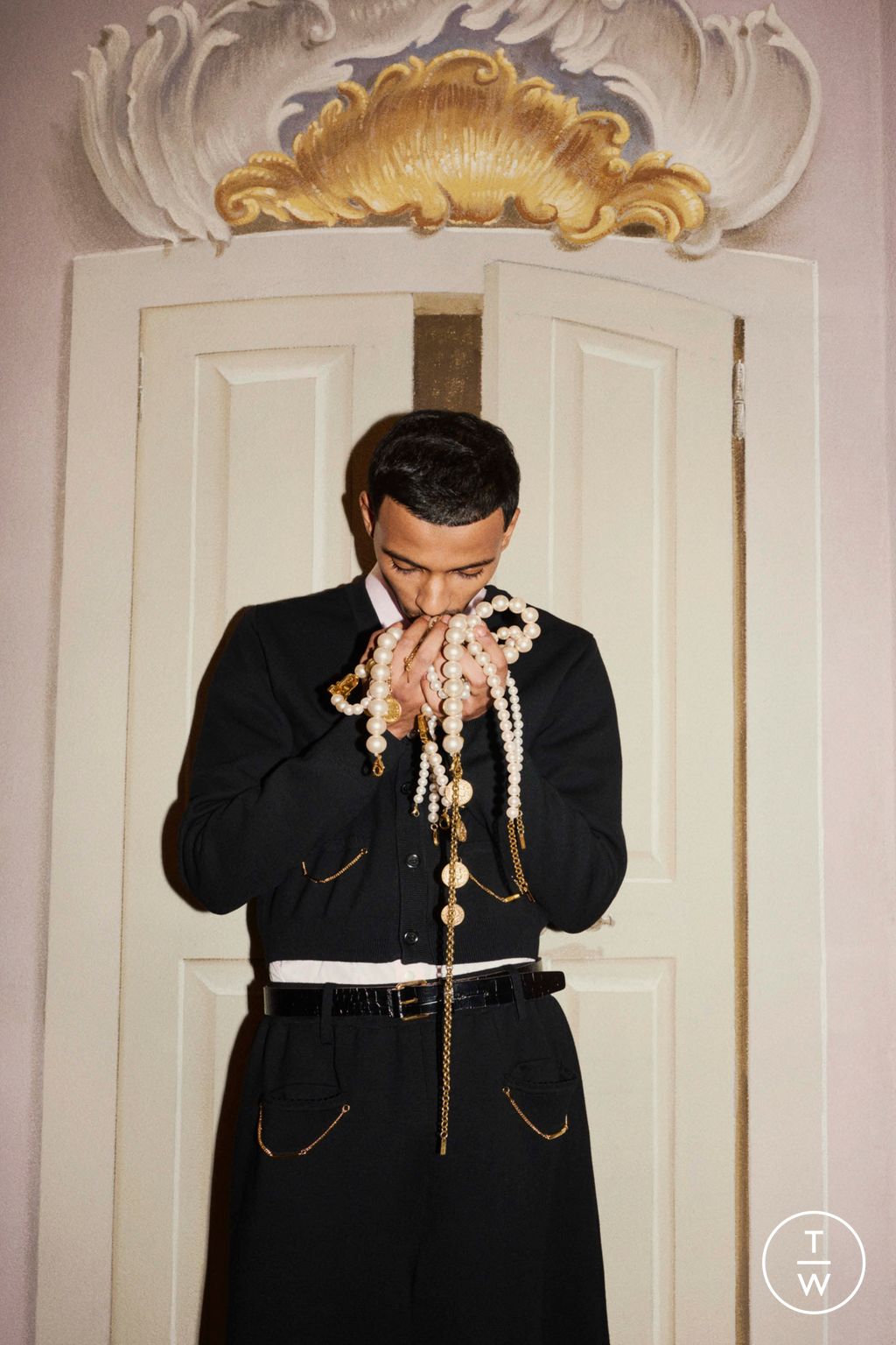 Fashion Week Milan Pre-Fall 2025 look 25 from the Moschino collection 女装