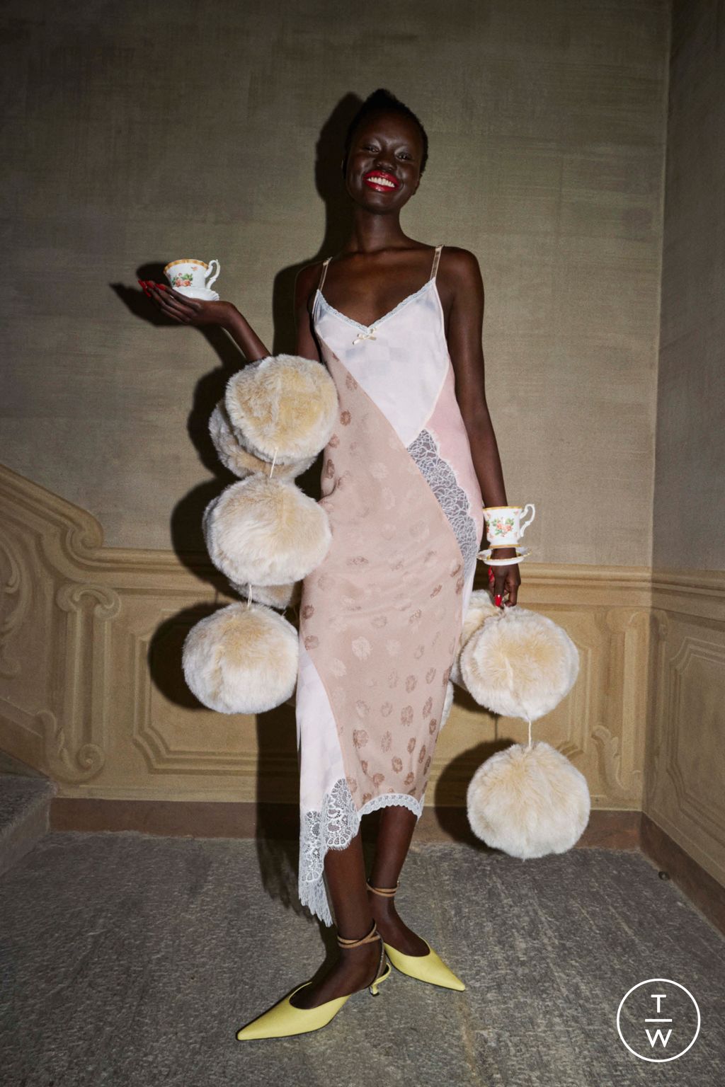 Fashion Week Milan Pre-Fall 2025 look 27 de la collection Moschino womenswear