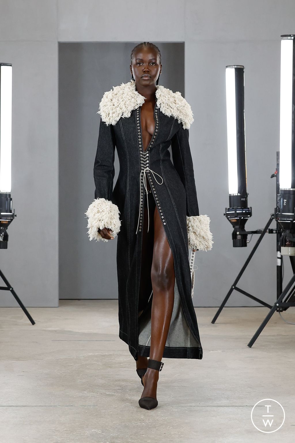 Fashion Week Paris Fall/Winter 2023 look 9 from the Ludovic de Saint Sernin collection 男装