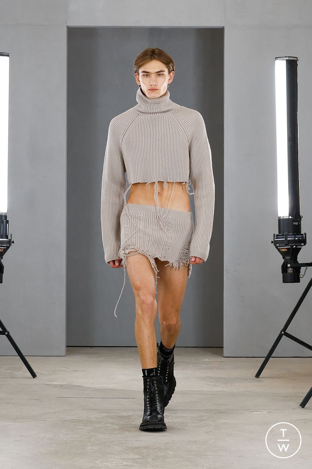Fashion Week Paris Fall/Winter 2023 look 10 de la collection Ludovic de Saint Sernin menswear