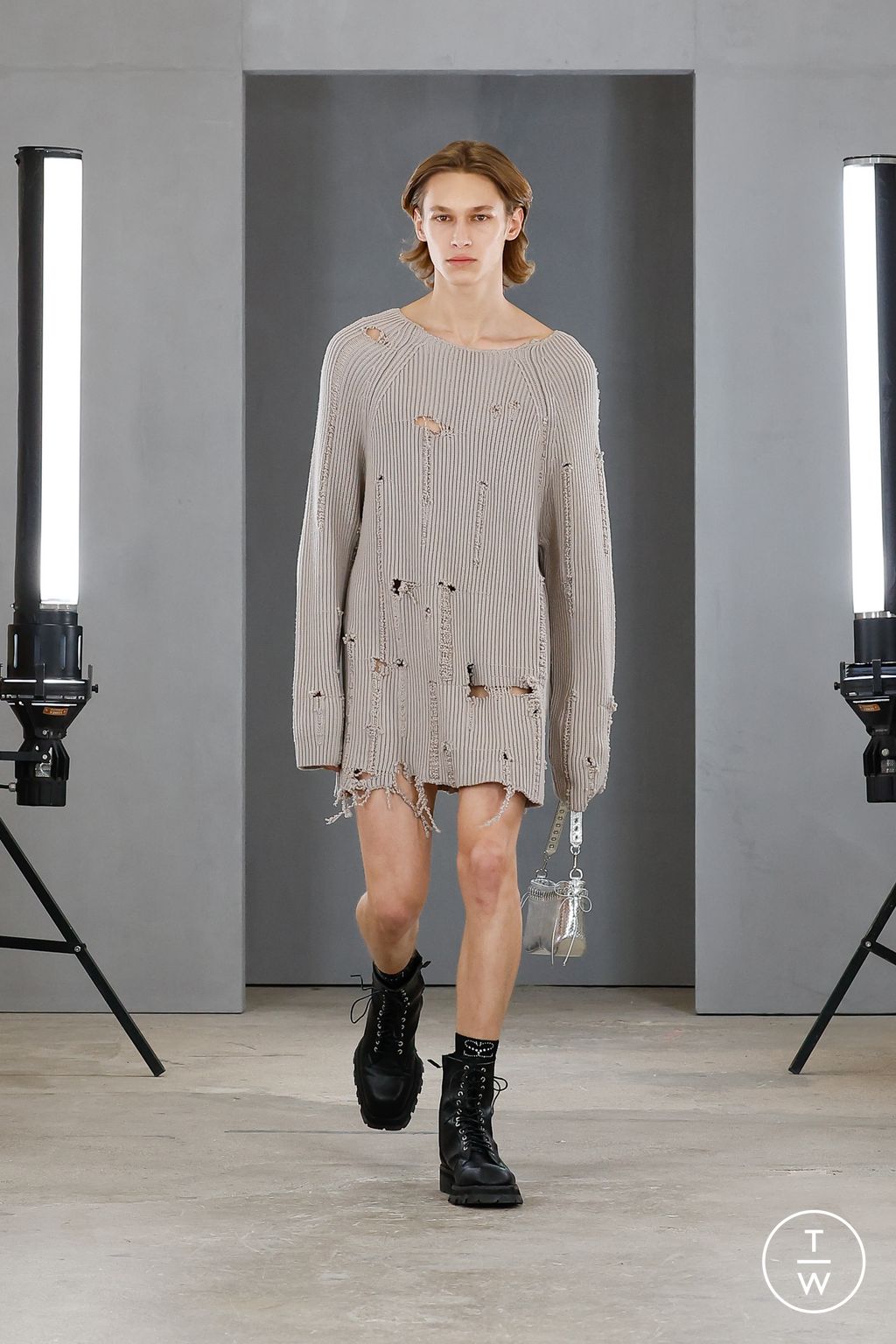 Fashion Week Paris Fall/Winter 2023 look 12 from the Ludovic de Saint Sernin collection menswear
