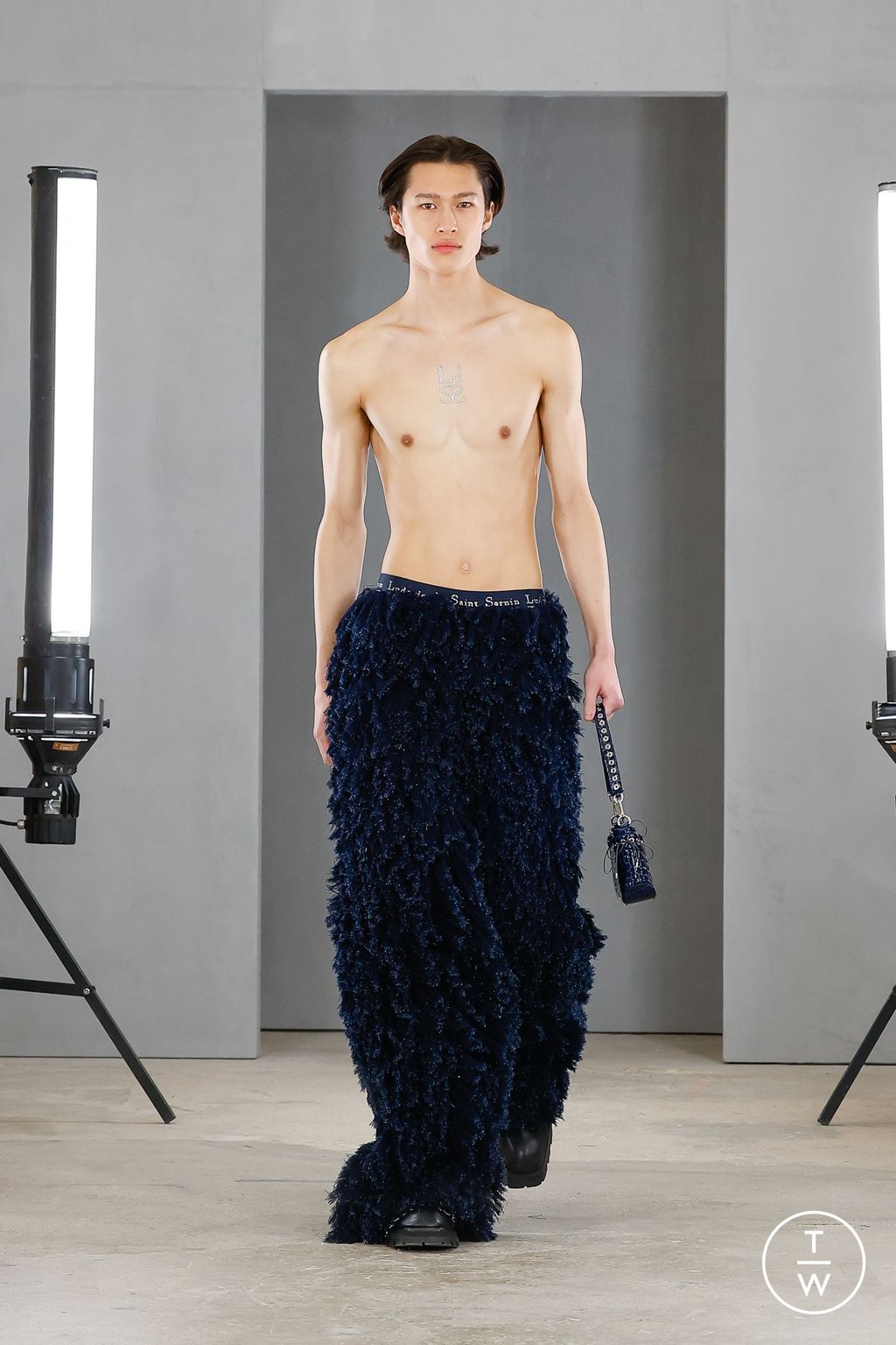 Fashion Week Paris Fall/Winter 2023 look 14 from the Ludovic de Saint Sernin collection 男装