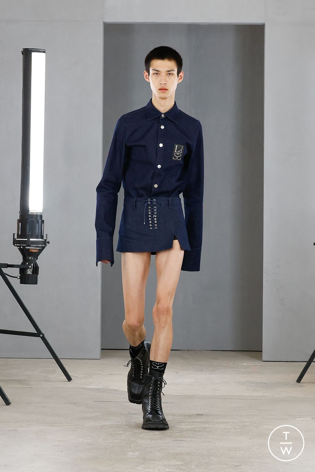 Fashion Week Paris Fall/Winter 2023 look 15 from the Ludovic de Saint Sernin collection menswear
