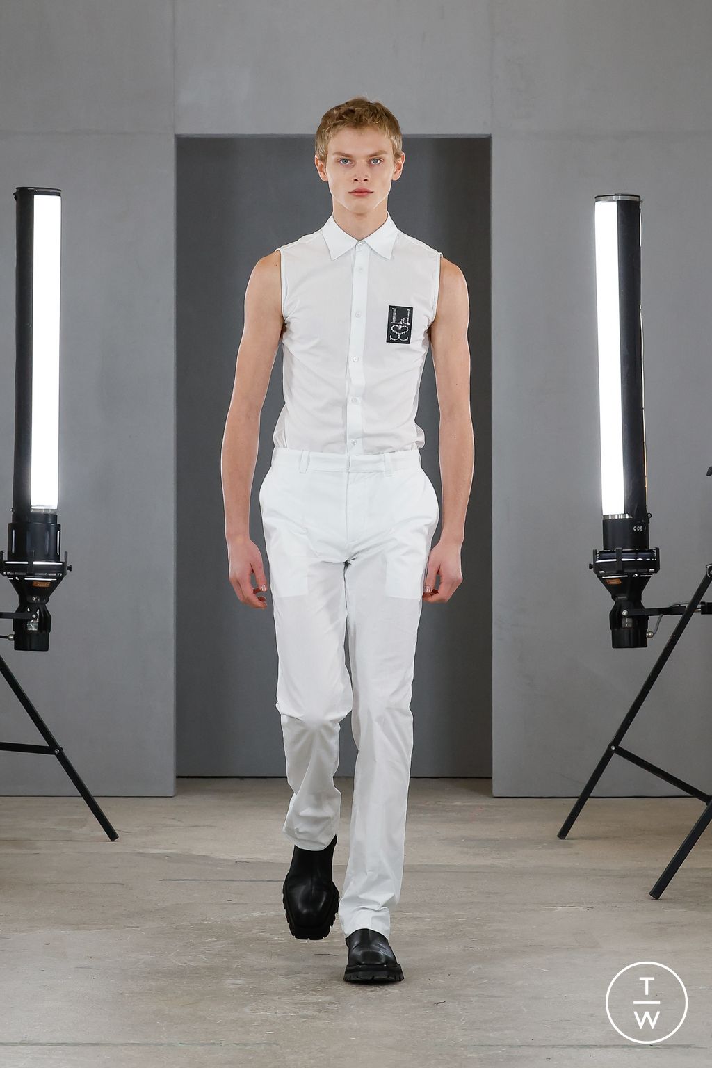 Fashion Week Paris Fall/Winter 2023 look 17 de la collection Ludovic de Saint Sernin menswear