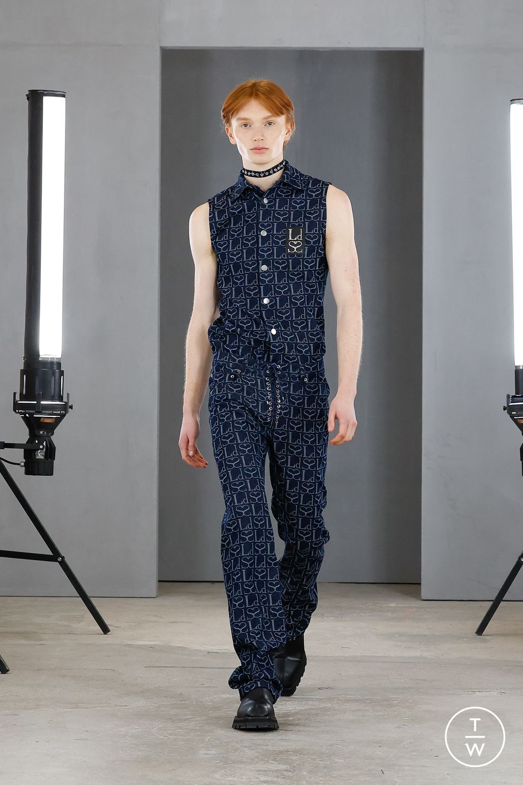 Fashion Week Paris Fall/Winter 2023 look 21 from the Ludovic de Saint Sernin collection 男装
