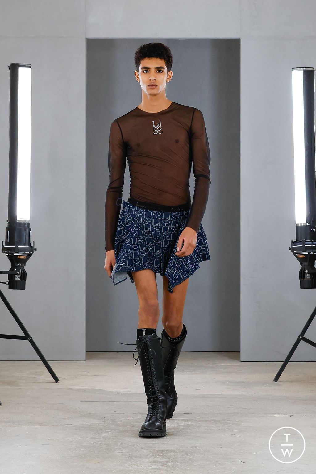 Fashion Week Paris Fall/Winter 2023 look 23 from the Ludovic de Saint Sernin collection 男装
