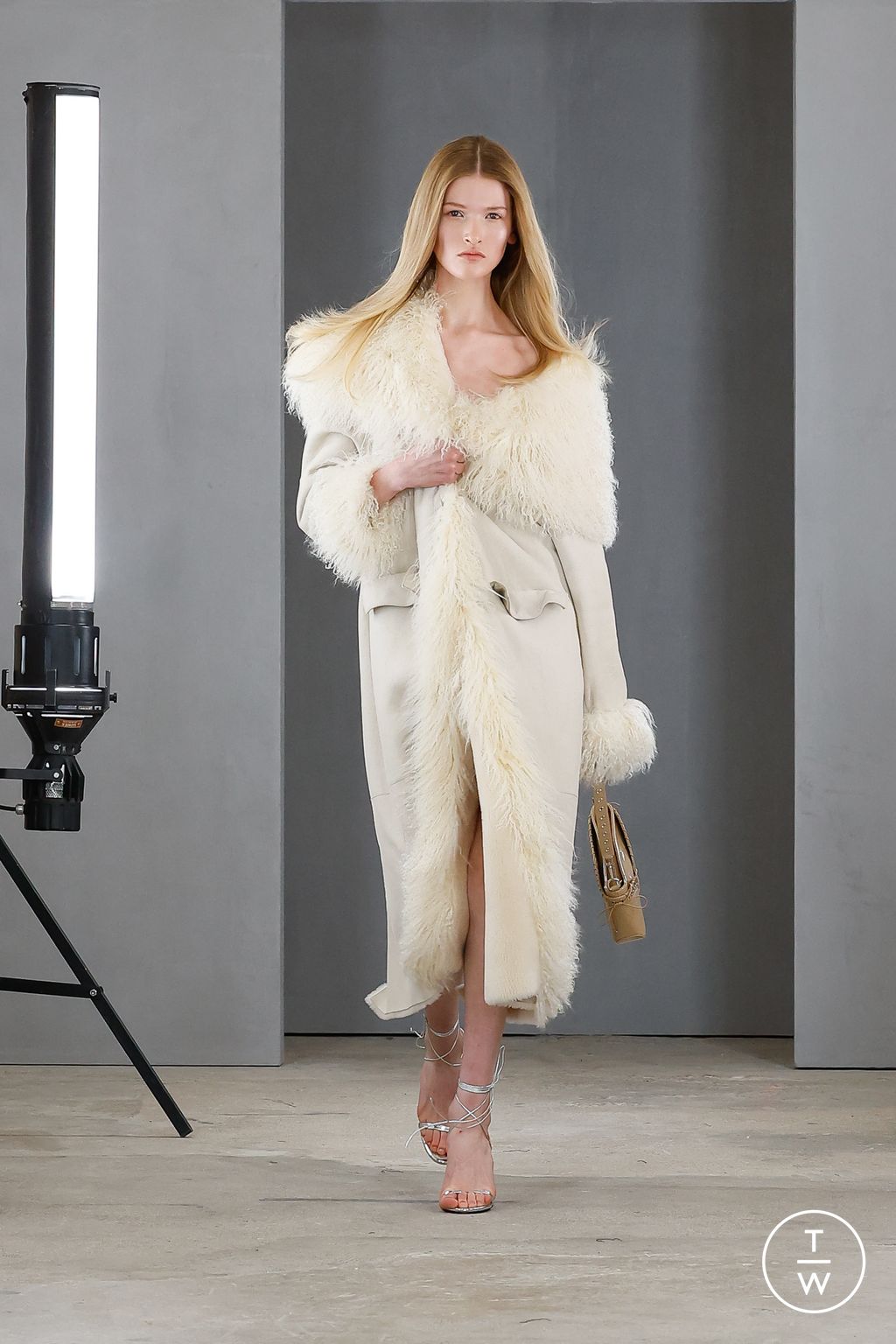 Fashion Week Paris Fall/Winter 2023 look 28 from the Ludovic de Saint Sernin collection menswear