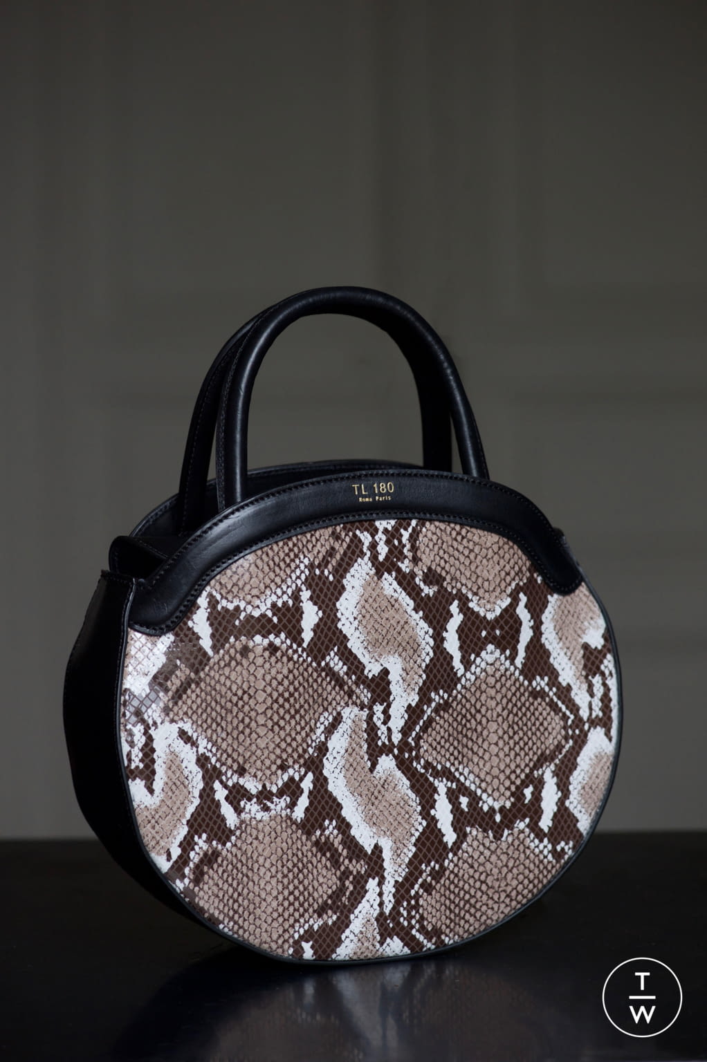 Fashion Week Paris Fall/Winter 2019 look 2 de la collection TL 180 womenswear accessories