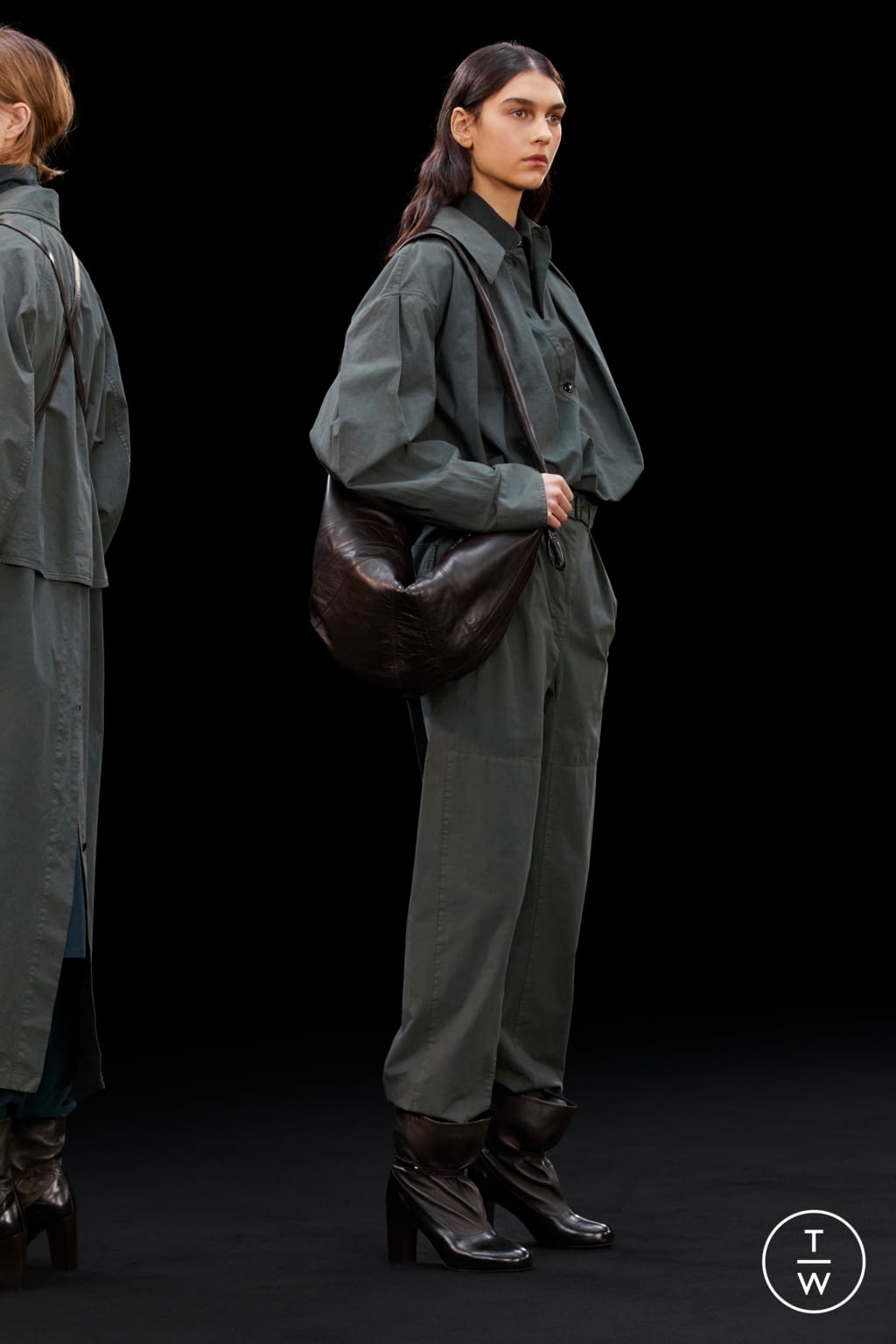 Fashion Week Paris Fall/Winter 2021 look 2 from the Lemaire collection 男装