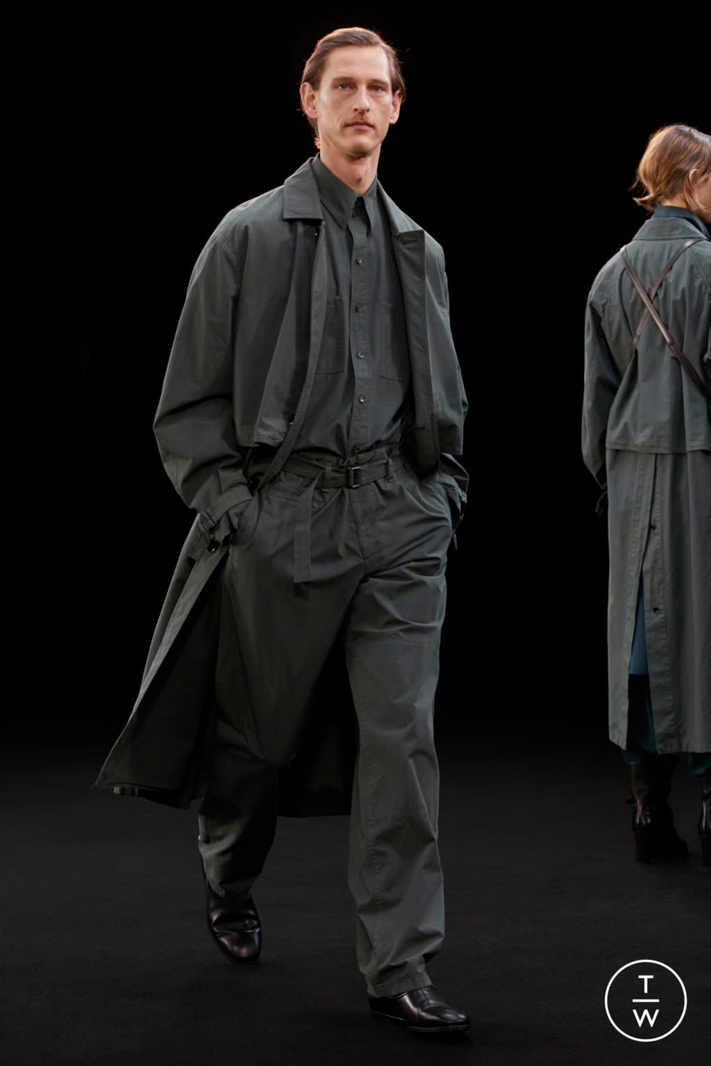 Fashion Week Paris Fall/Winter 2021 look 4 from the Lemaire collection menswear