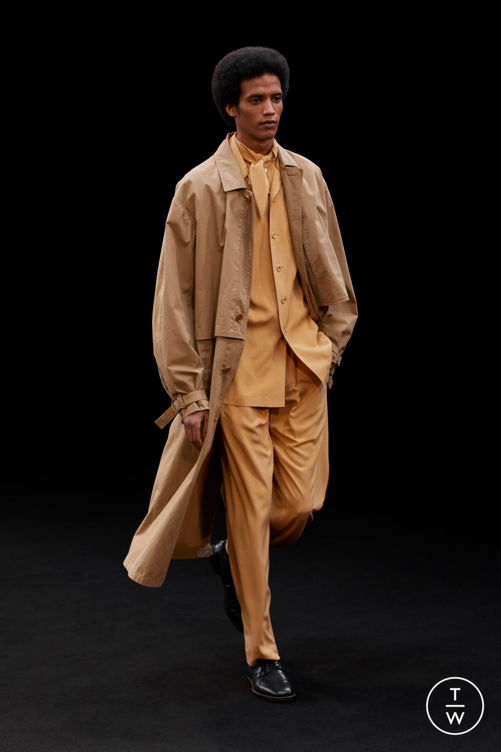 Fashion Week Paris Fall/Winter 2021 look 21 from the Lemaire collection menswear