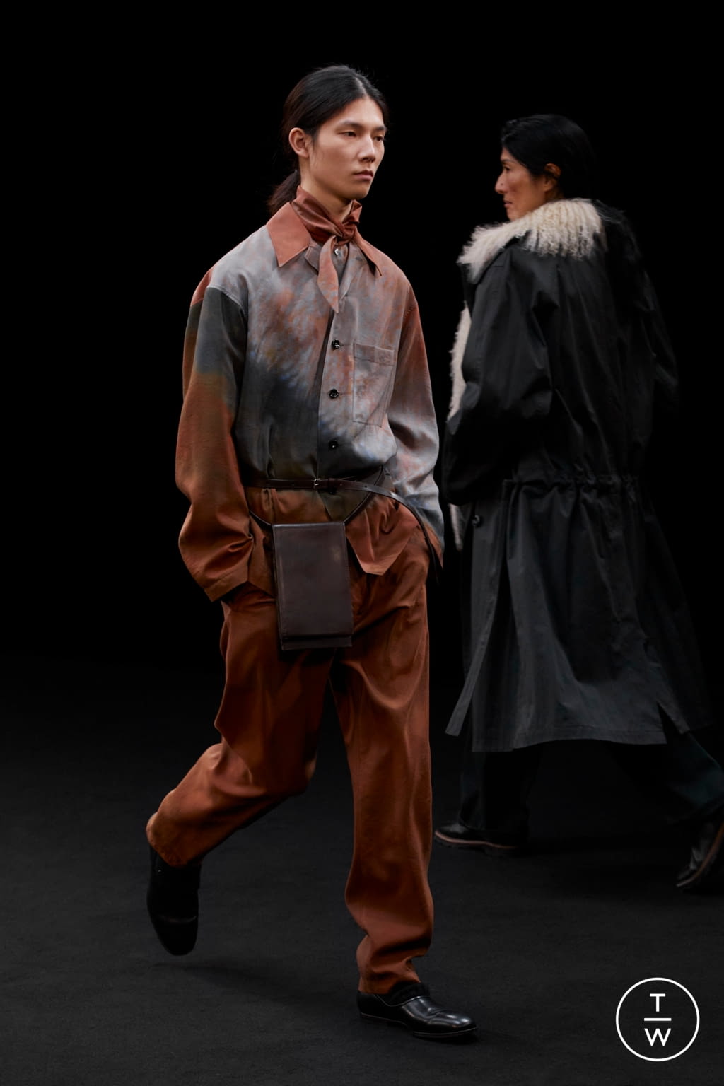 Fashion Week Paris Fall/Winter 2021 look 51 from the Lemaire collection 男装