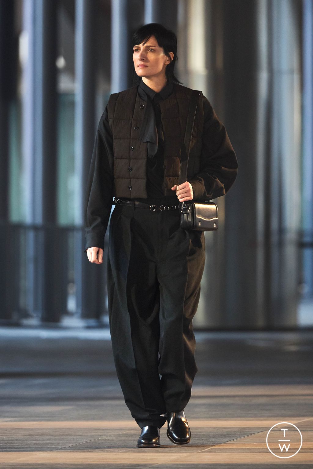Fashion Week Paris Fall/Winter 2023 look 2 from the Lemaire collection menswear