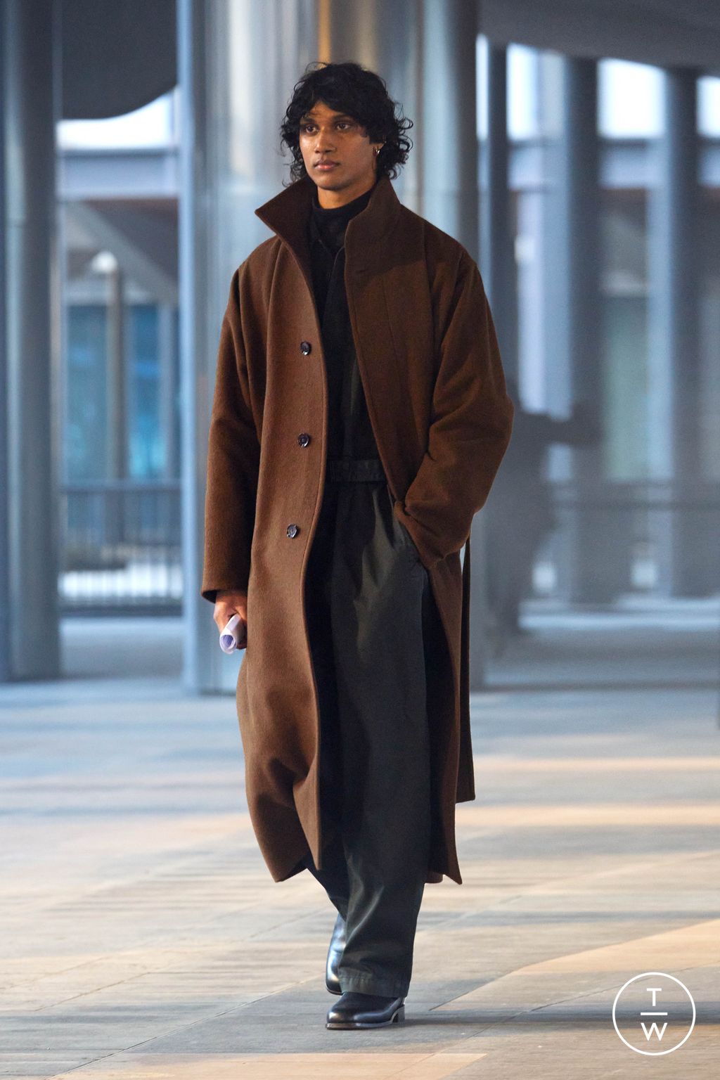 Fashion Week Paris Fall/Winter 2023 look 4 from the Lemaire collection menswear