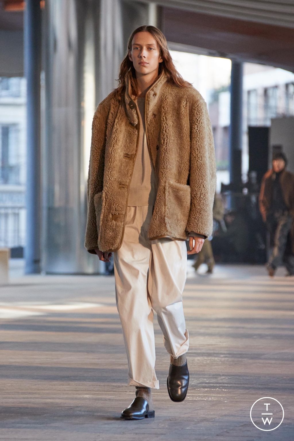 Fashion Week Paris Fall/Winter 2023 look 20 de la collection Lemaire menswear