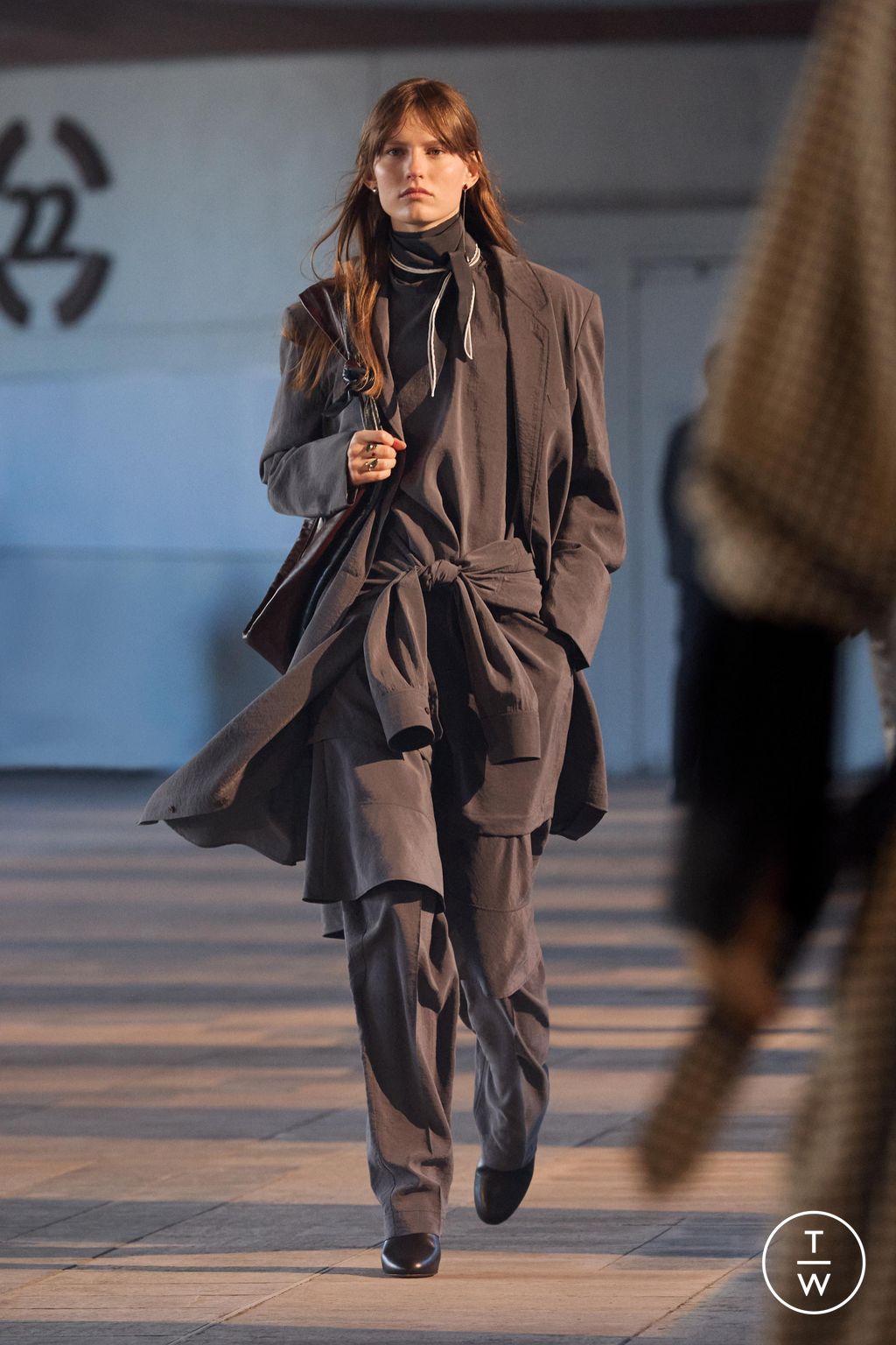 Fashion Week Paris Fall/Winter 2023 look 27 de la collection Lemaire menswear