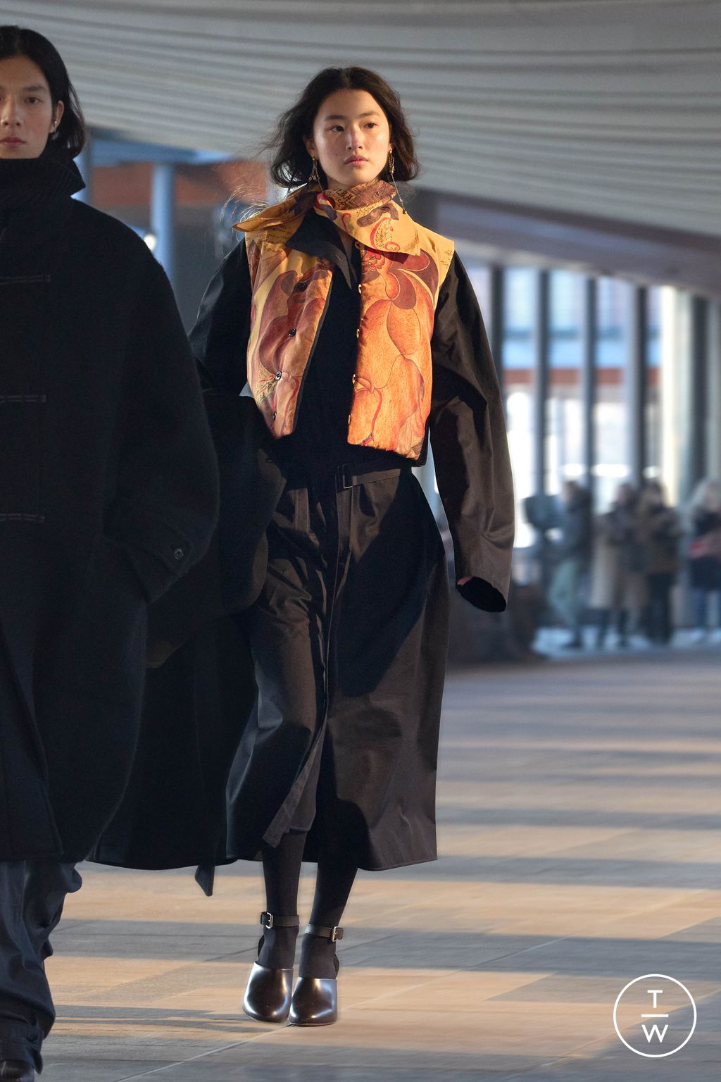 Fashion Week Paris Fall/Winter 2023 look 32 de la collection Lemaire menswear