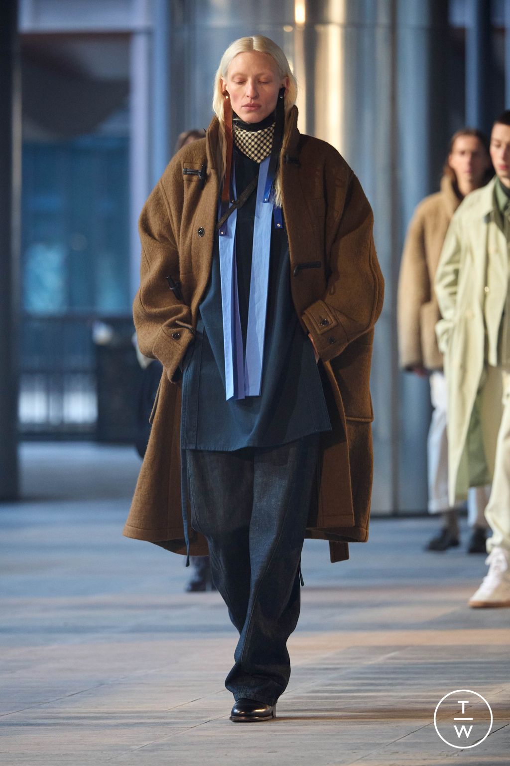 Fashion Week Paris Fall/Winter 2023 look 34 from the Lemaire collection menswear