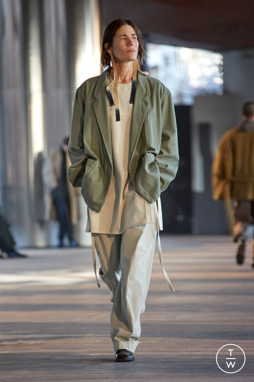 Fashion Week Paris Fall/Winter 2023 look 38 de la collection Lemaire menswear