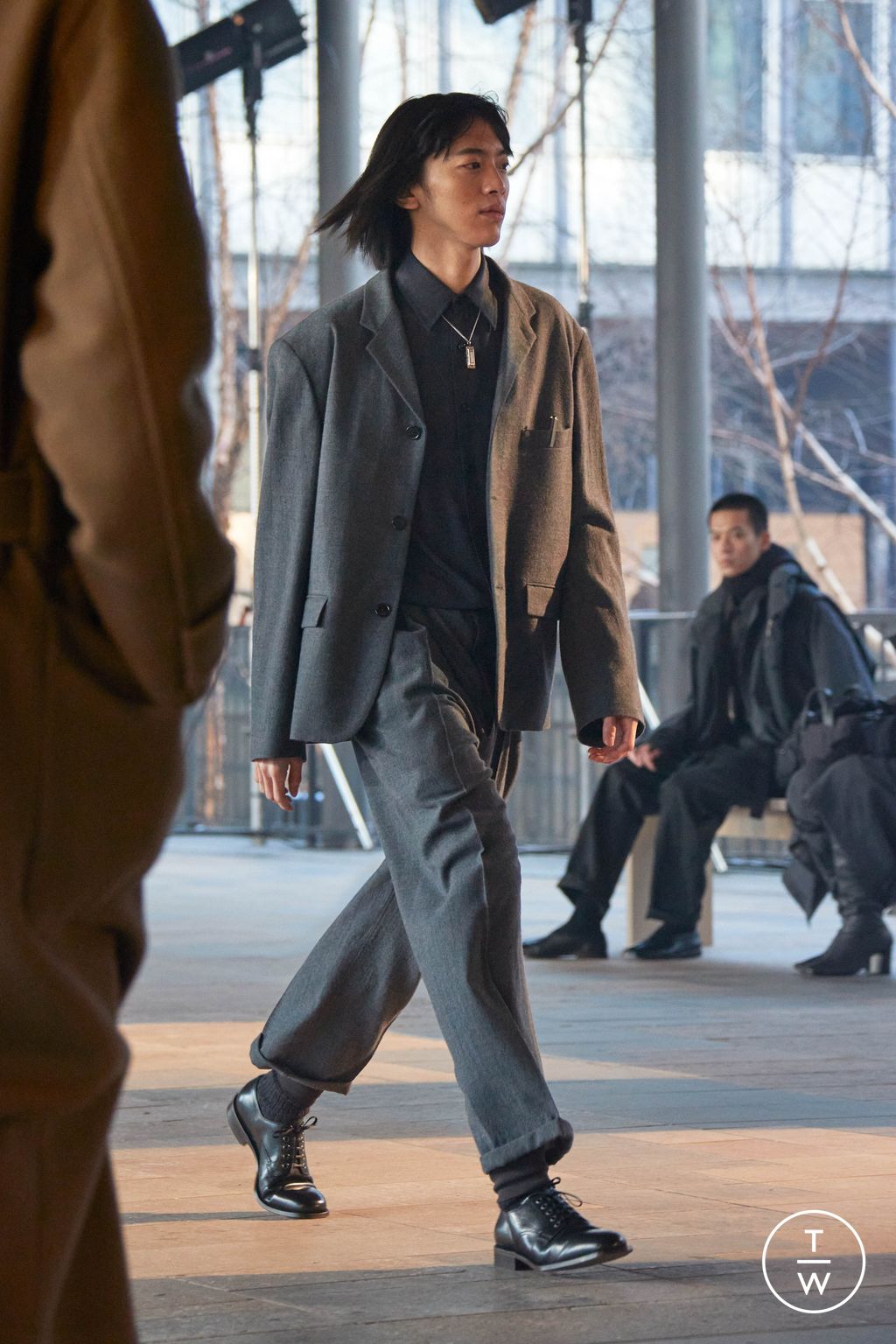 Fashion Week Paris Fall/Winter 2023 look 42 from the Lemaire collection 男装