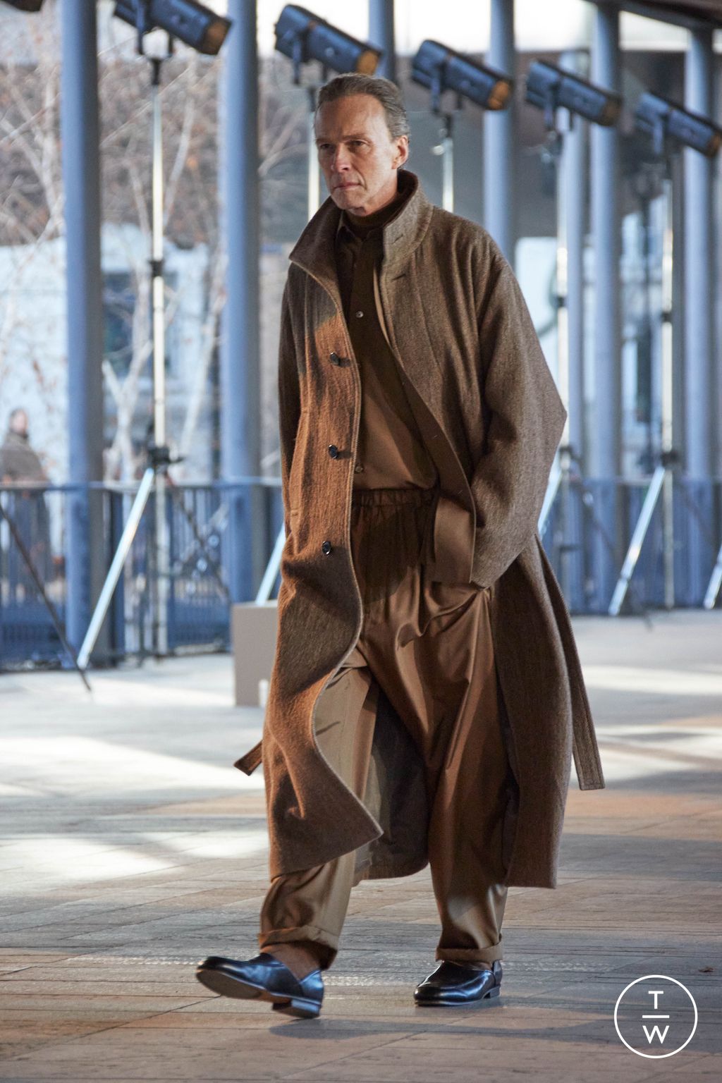 Fashion Week Paris Fall/Winter 2023 look 43 from the Lemaire collection menswear
