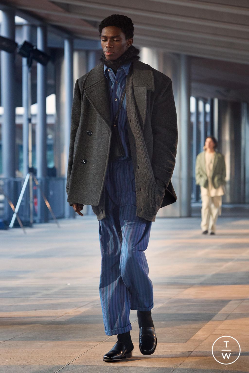 Fashion Week Paris Fall/Winter 2023 look 52 from the Lemaire collection menswear