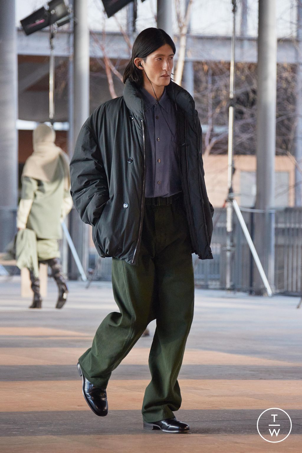 Fashion Week Paris Fall/Winter 2023 look 54 from the Lemaire collection 男装