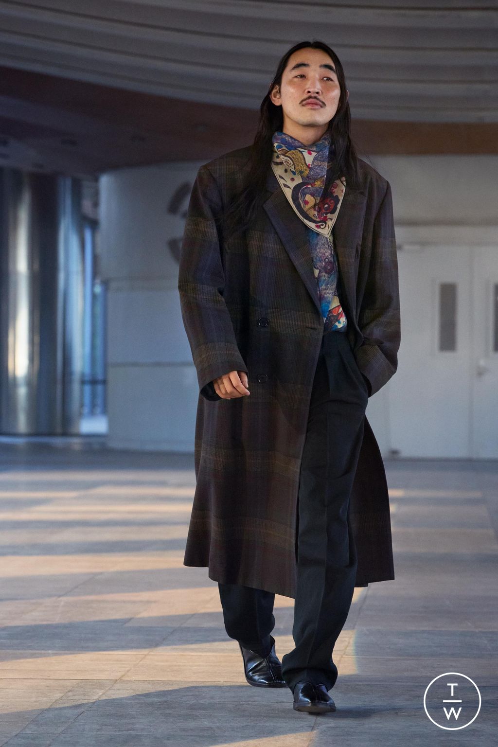 Fashion Week Paris Fall/Winter 2023 look 56 from the Lemaire collection menswear