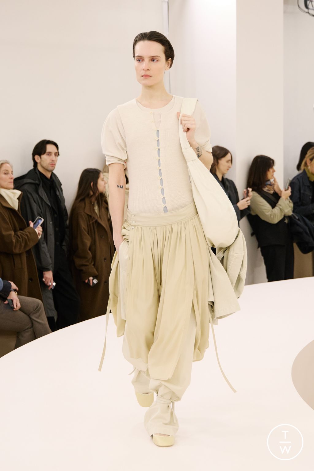 Fashion Week Paris Fall/Winter 2024 look 8 de la collection Lemaire menswear