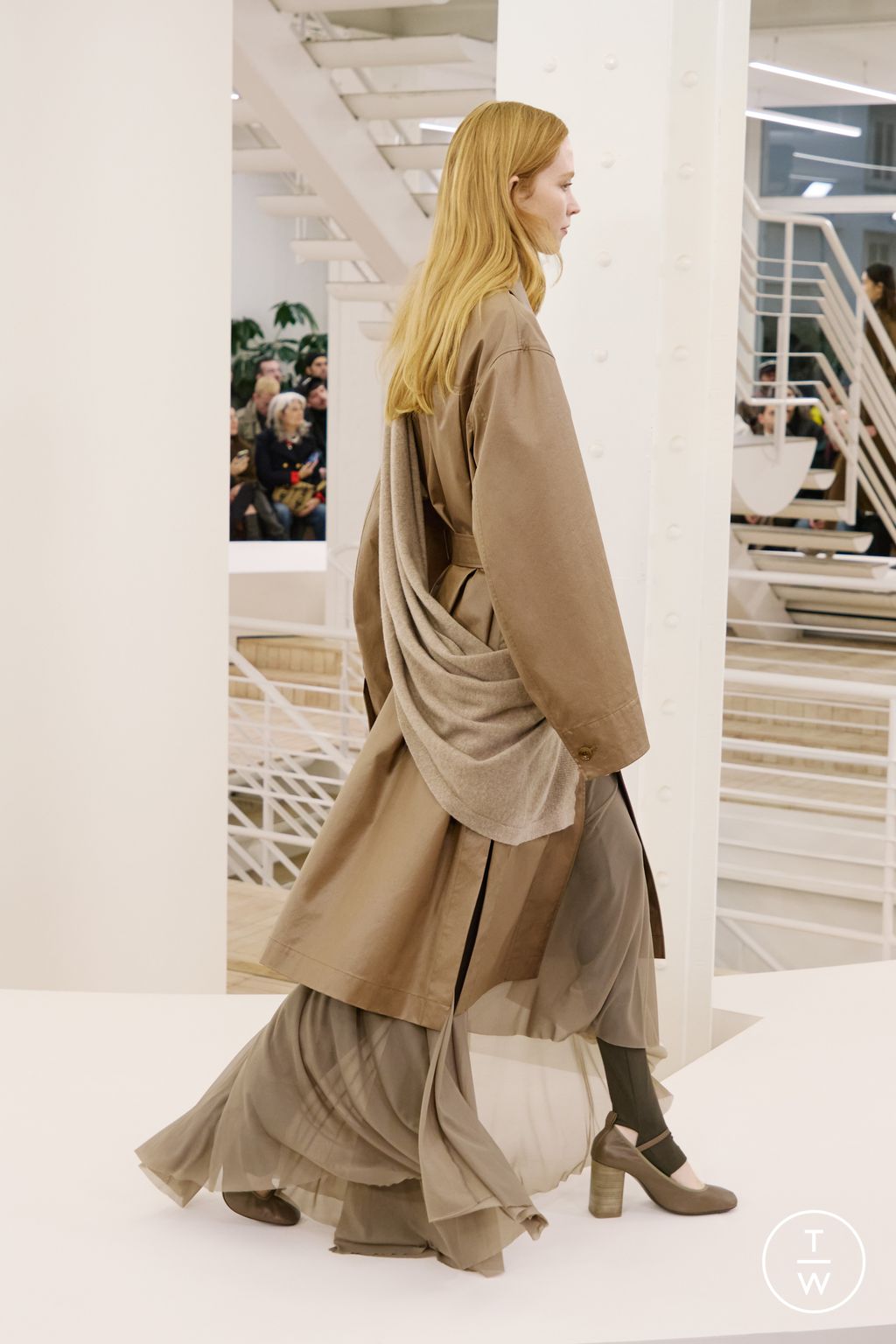 Fashion Week Paris Fall/Winter 2024 look 11 de la collection Lemaire menswear