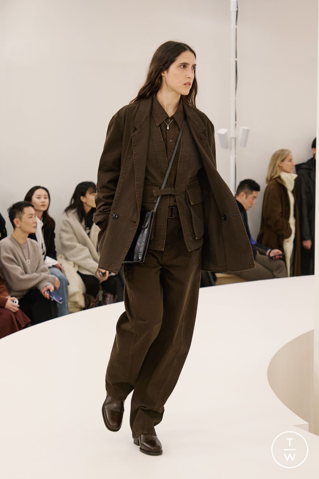 Fashion Week Paris Fall/Winter 2024 look 41 de la collection Lemaire menswear