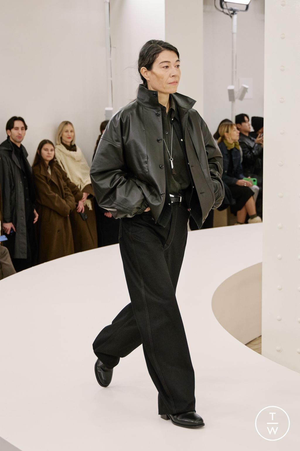 Fashion Week Paris Fall/Winter 2024 look 44 from the Lemaire collection menswear
