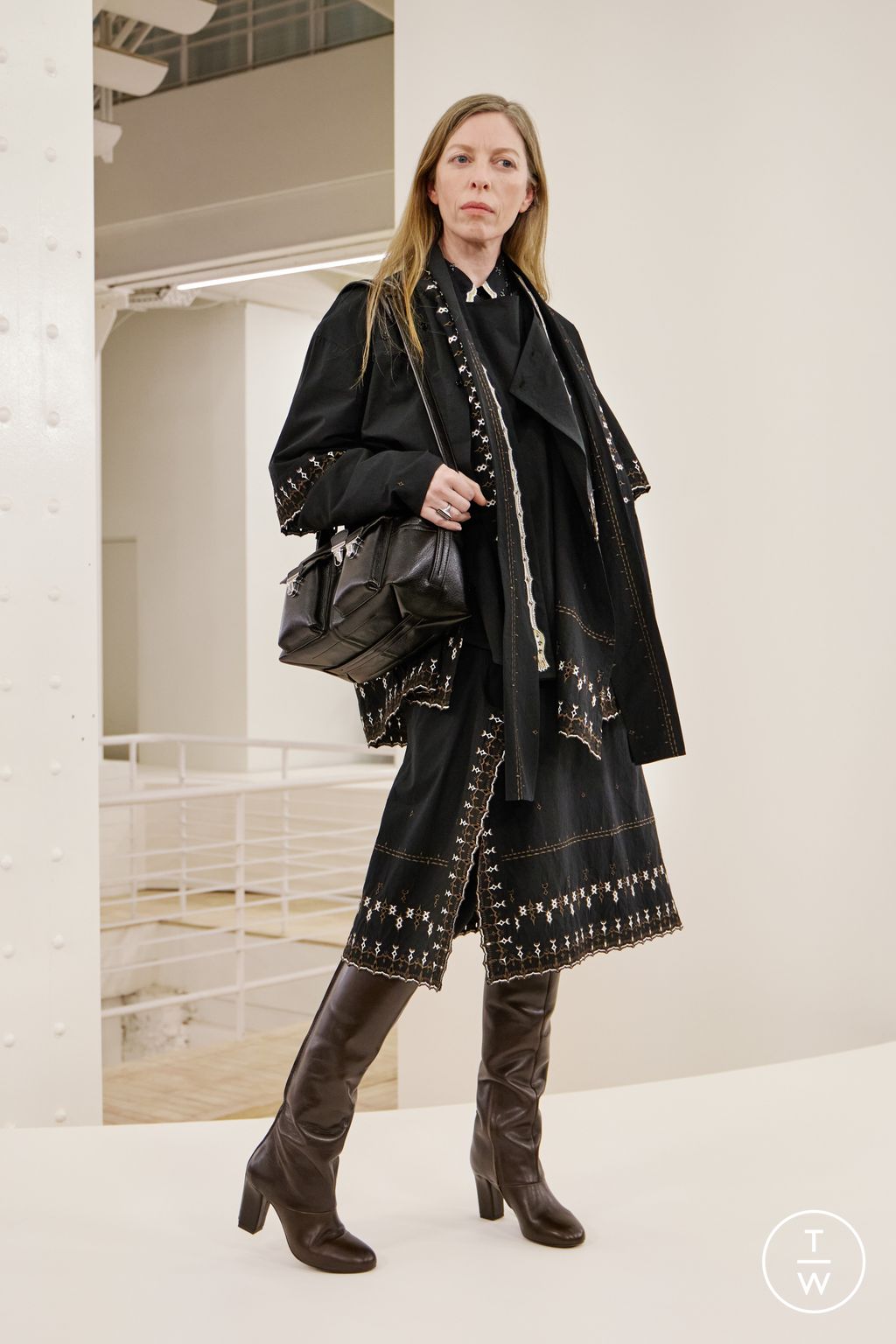 Fashion Week Paris Fall/Winter 2024 look 52 from the Lemaire collection menswear