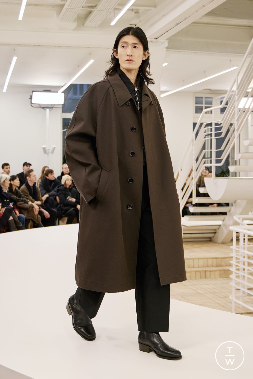 Fashion Week Paris Fall/Winter 2024 look 54 from the Lemaire collection menswear