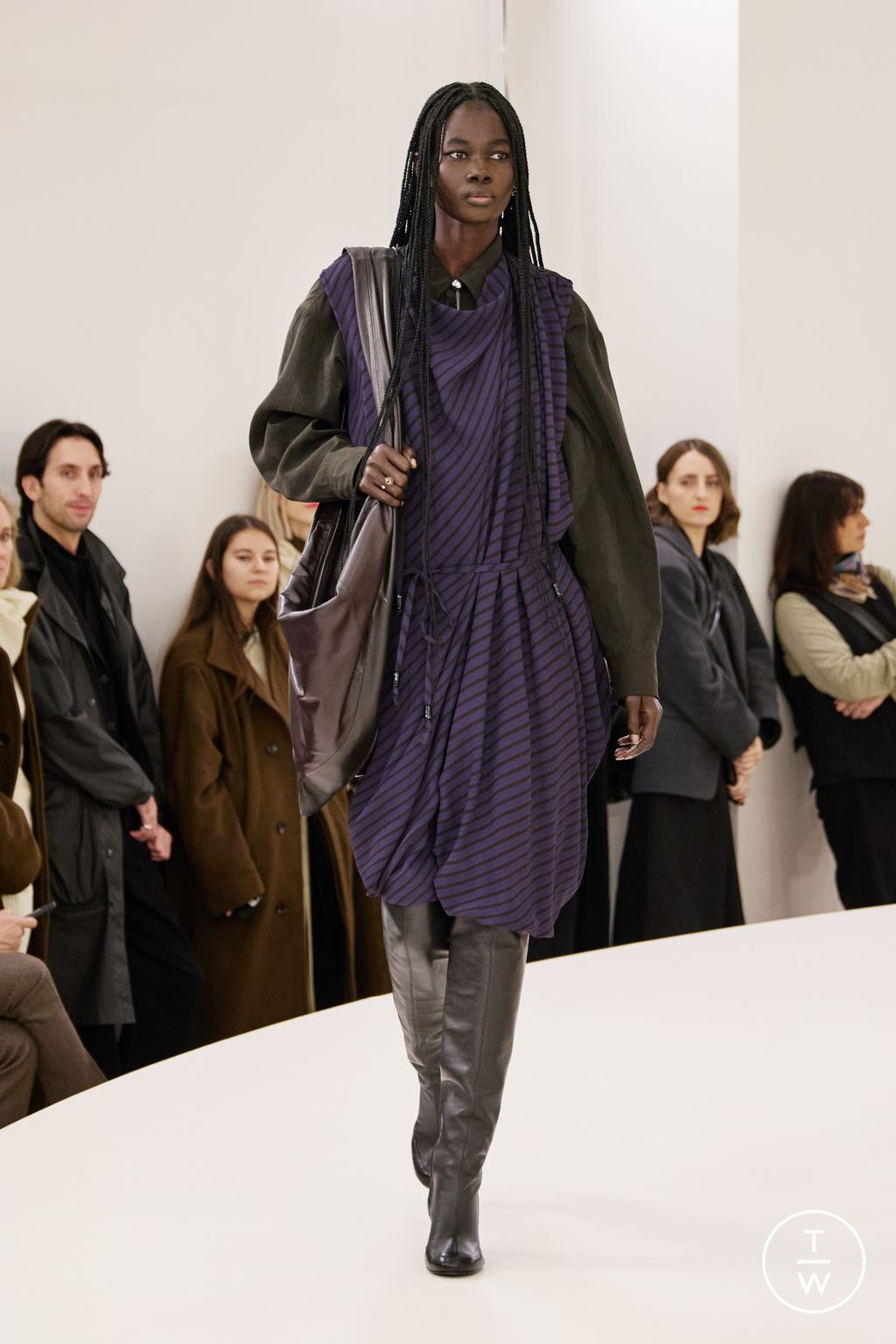 Fashion Week Paris Fall/Winter 2024 look 57 de la collection Lemaire menswear