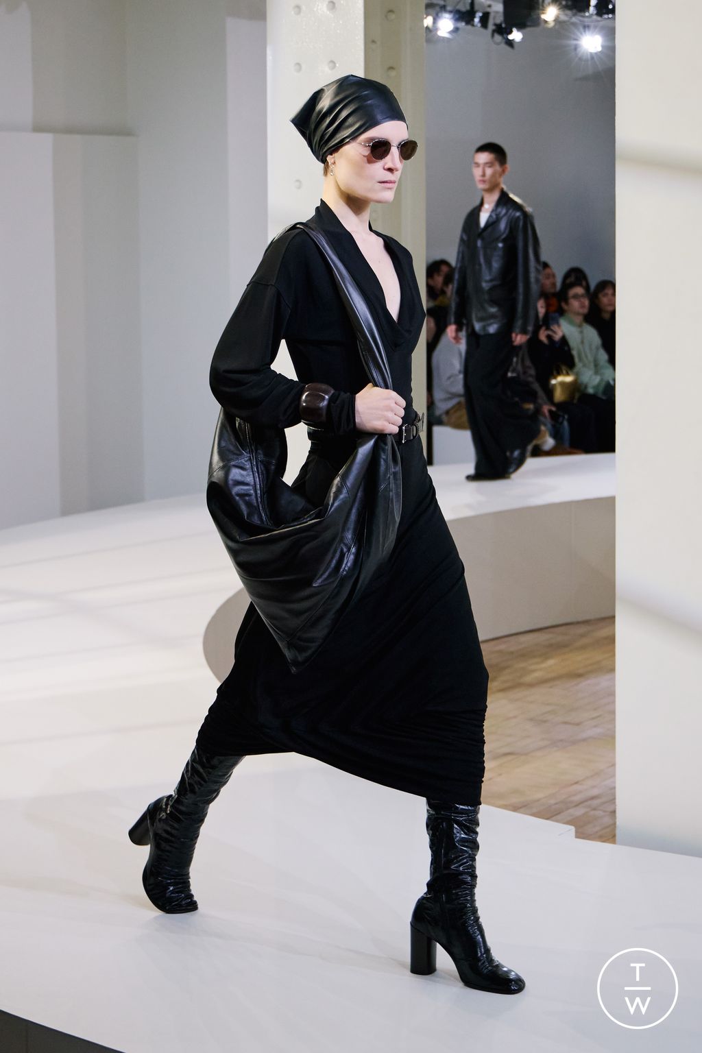 Fashion Week Paris Fall/Winter 2025 look 2 from the Lemaire collection 男装