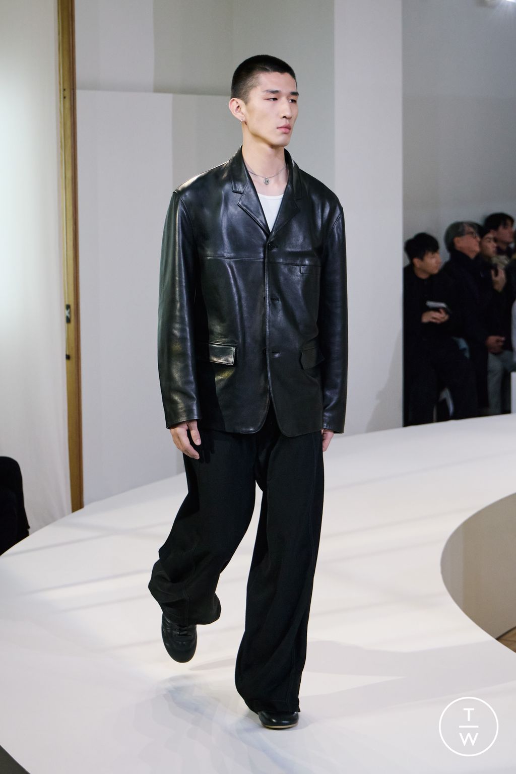 Fashion Week Paris Fall/Winter 2025 look 3 from the Lemaire collection 男装