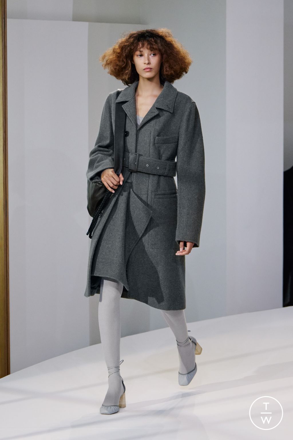 Fashion Week Paris Fall/Winter 2025 look 7 from the Lemaire collection 男装