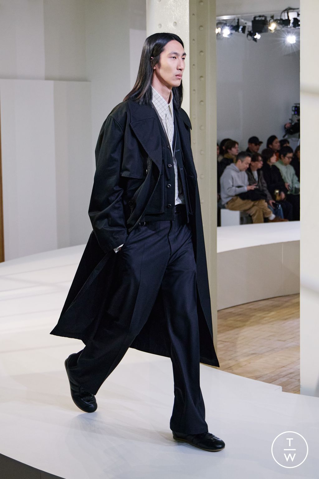 Fashion Week Paris Fall/Winter 2025 look 10 from the Lemaire collection 男装