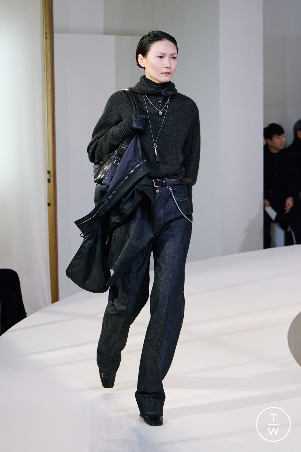 Fashion Week Paris Fall/Winter 2025 look 36 from the Lemaire collection menswear