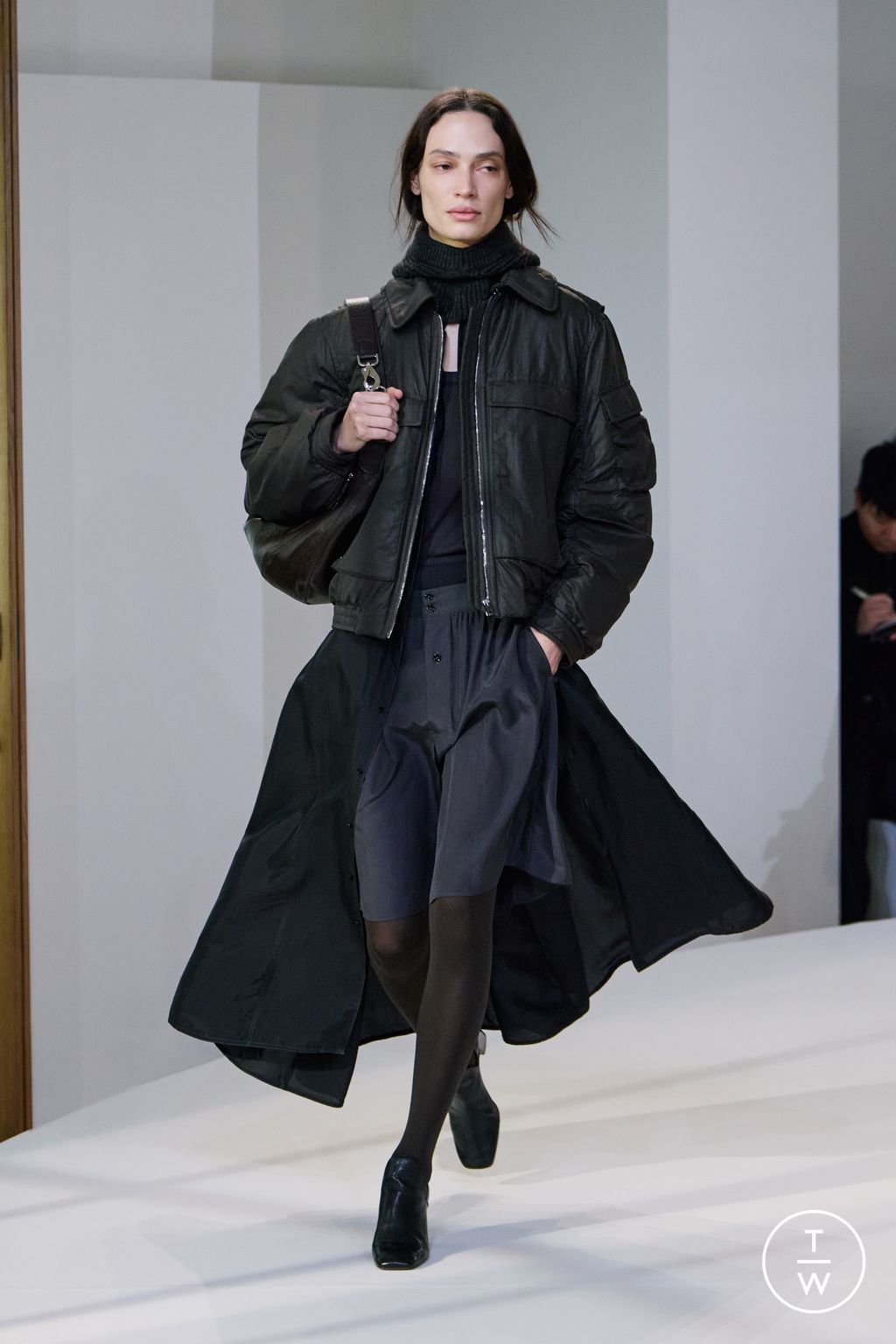 Fashion Week Paris Fall/Winter 2025 look 41 from the Lemaire collection 男装