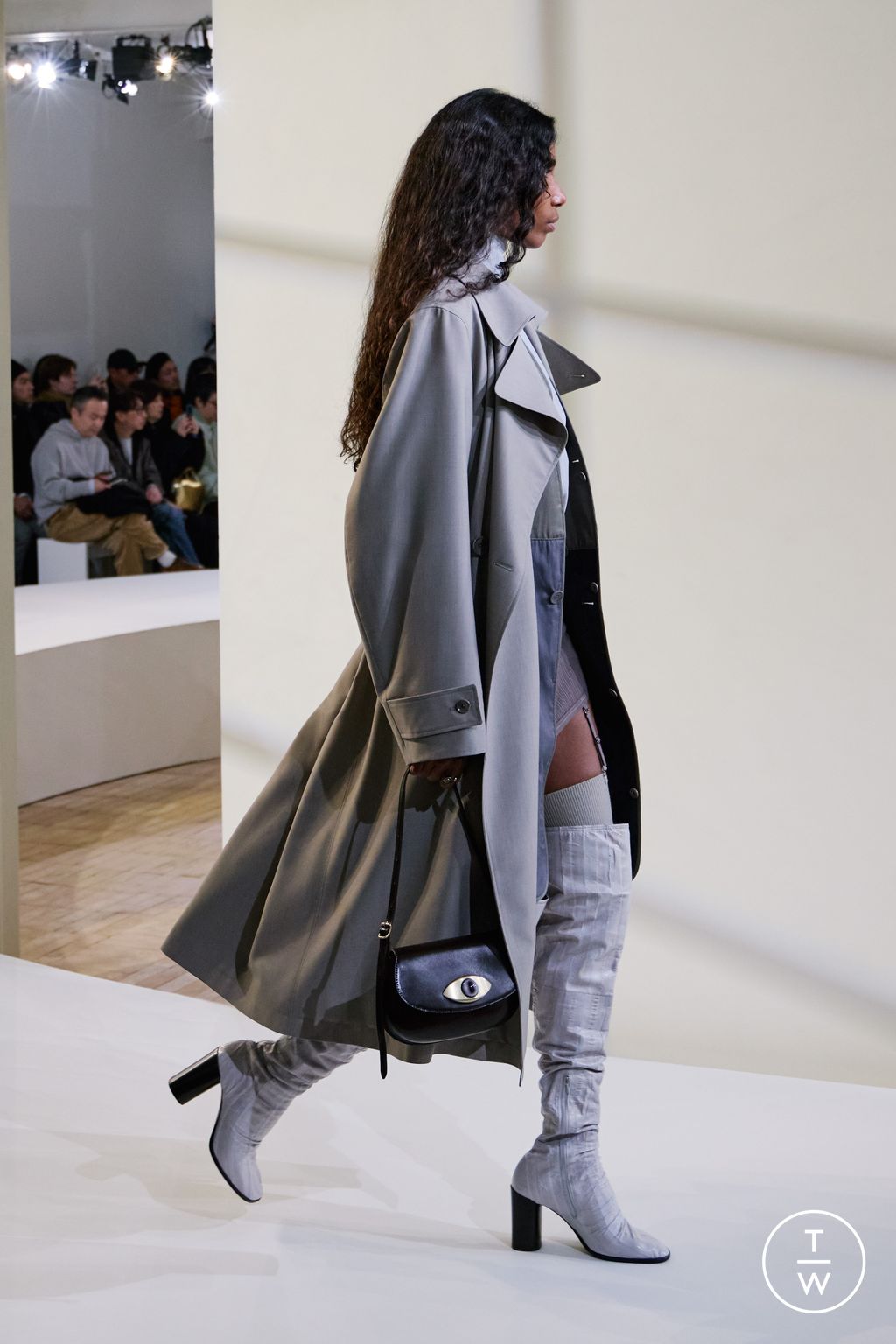 Fashion Week Paris Fall/Winter 2025 look 49 from the Lemaire collection menswear