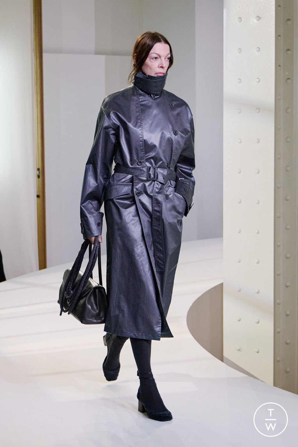 Fashion Week Paris Fall/Winter 2025 look 51 from the Lemaire collection 男装