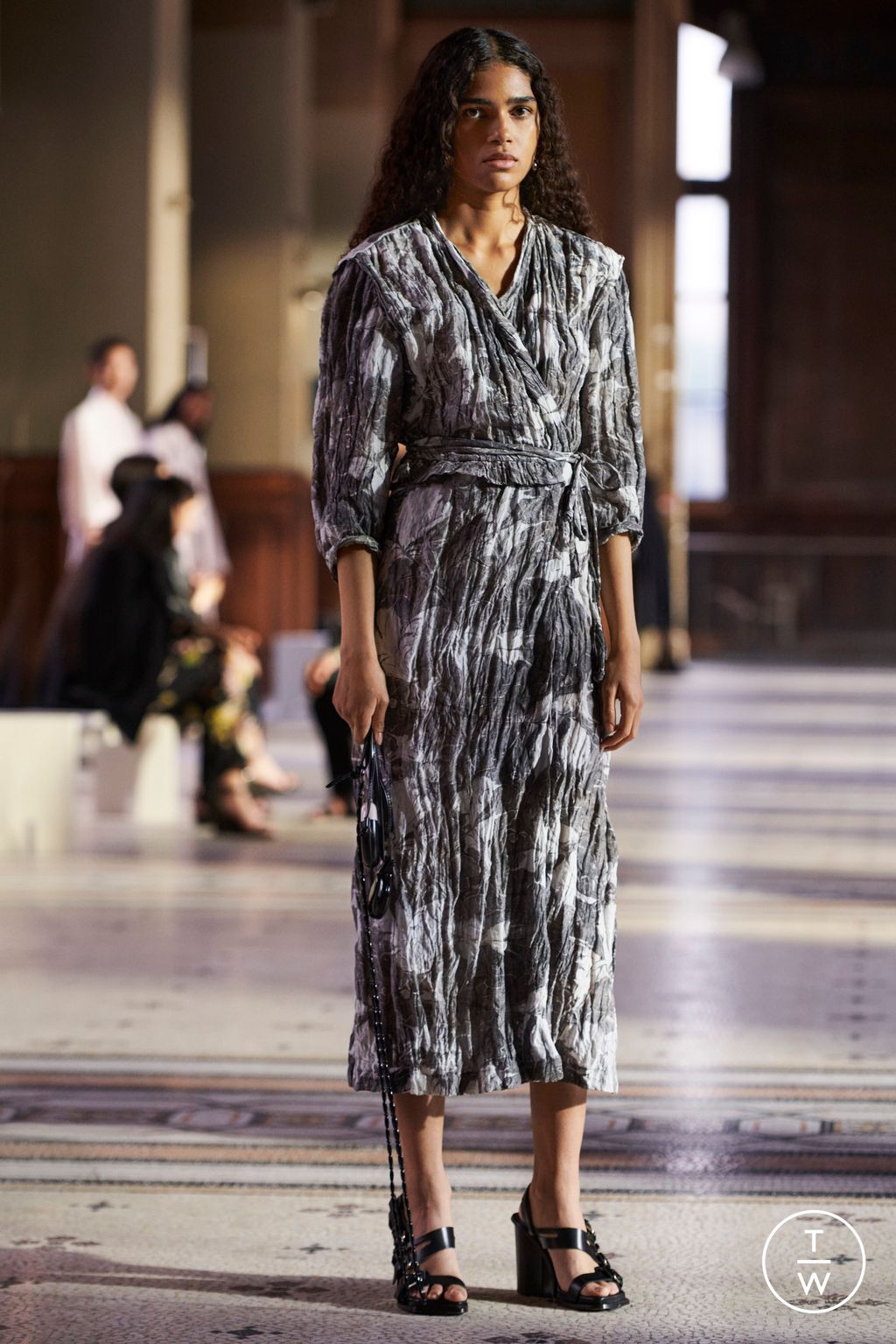 Fashion Week Paris Spring/Summer 2023 look 11 from the Lemaire collection 男装