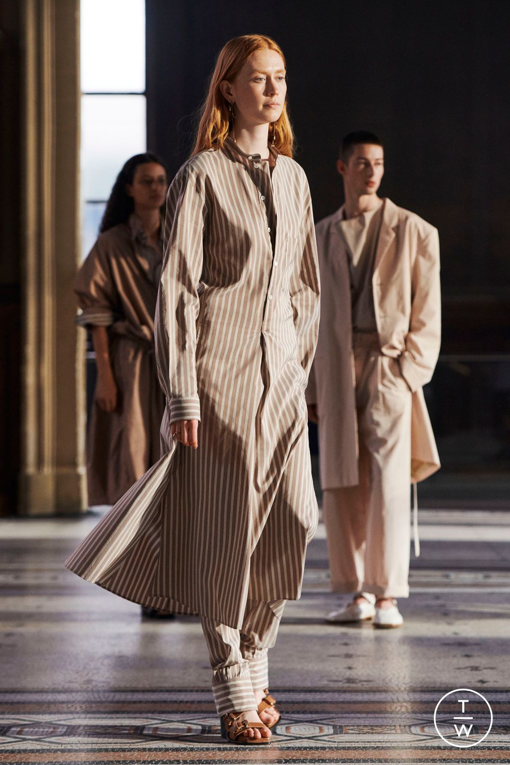 Fashion Week Paris Spring/Summer 2023 look 17 from the Lemaire collection 男装