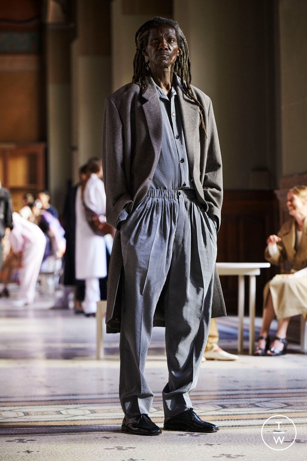 Fashion Week Paris Spring/Summer 2023 look 19 from the Lemaire collection menswear